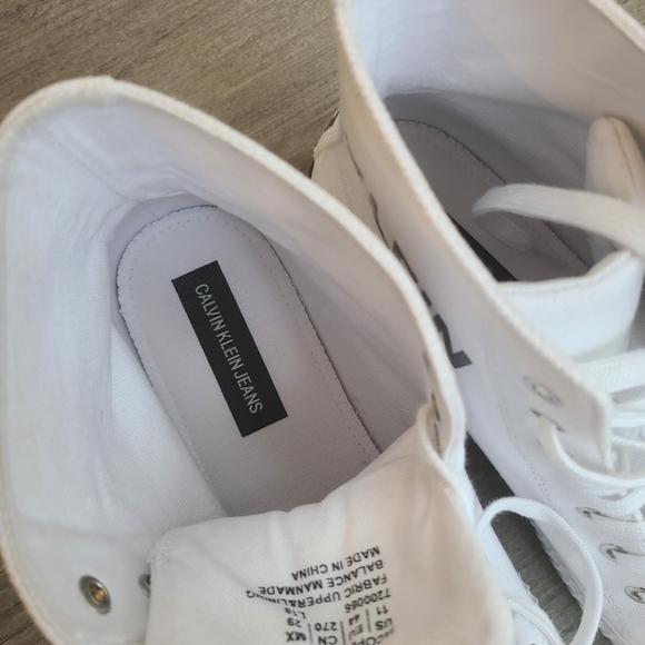 Calvin Klein - Picture 5 of 5